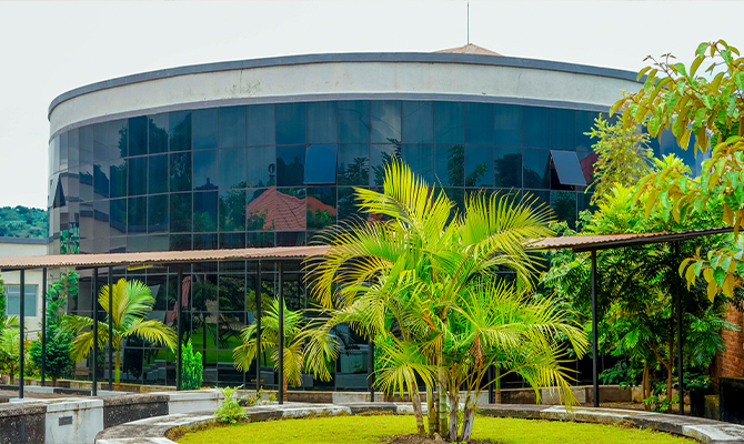 Voici la vue extérieure de la salle principale